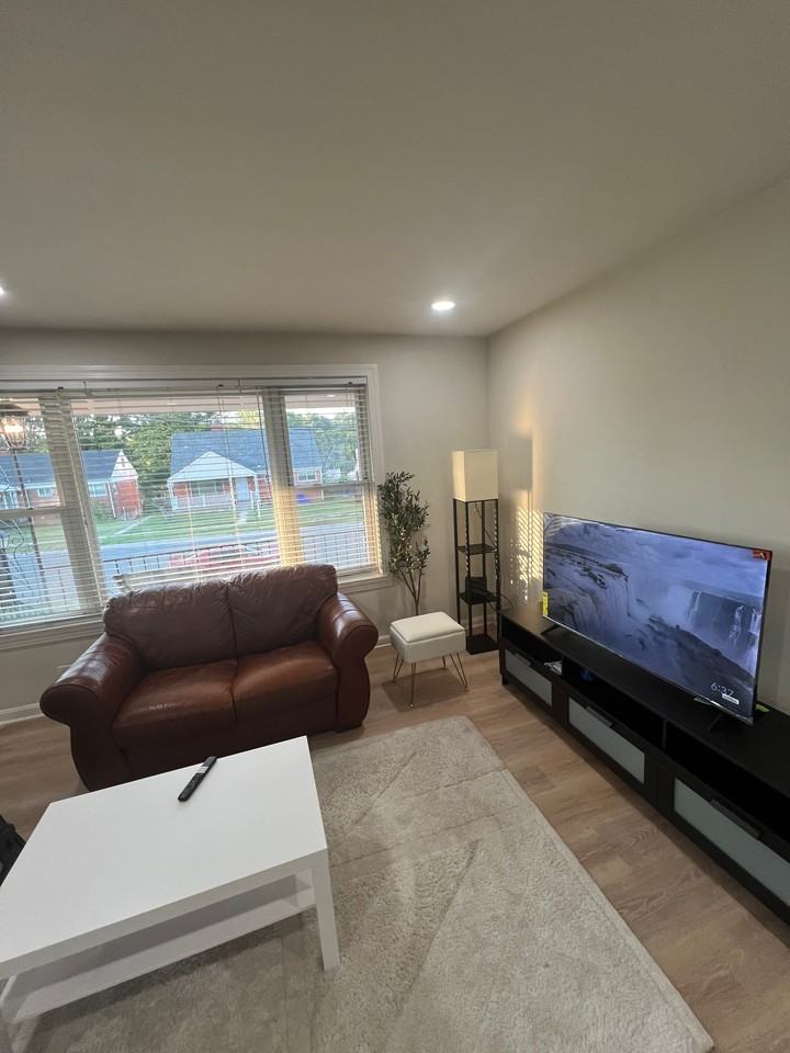 9713 9713 Braddock Road Bedroom 1 #NA - Photo 4 of 11