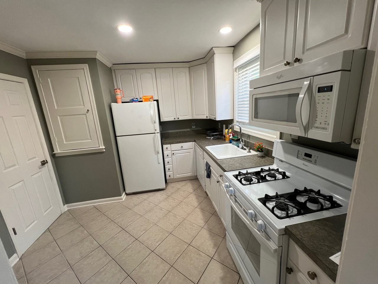 9713 9713 Braddock Road Bedroom 1 #NA - Photo 5 of 11