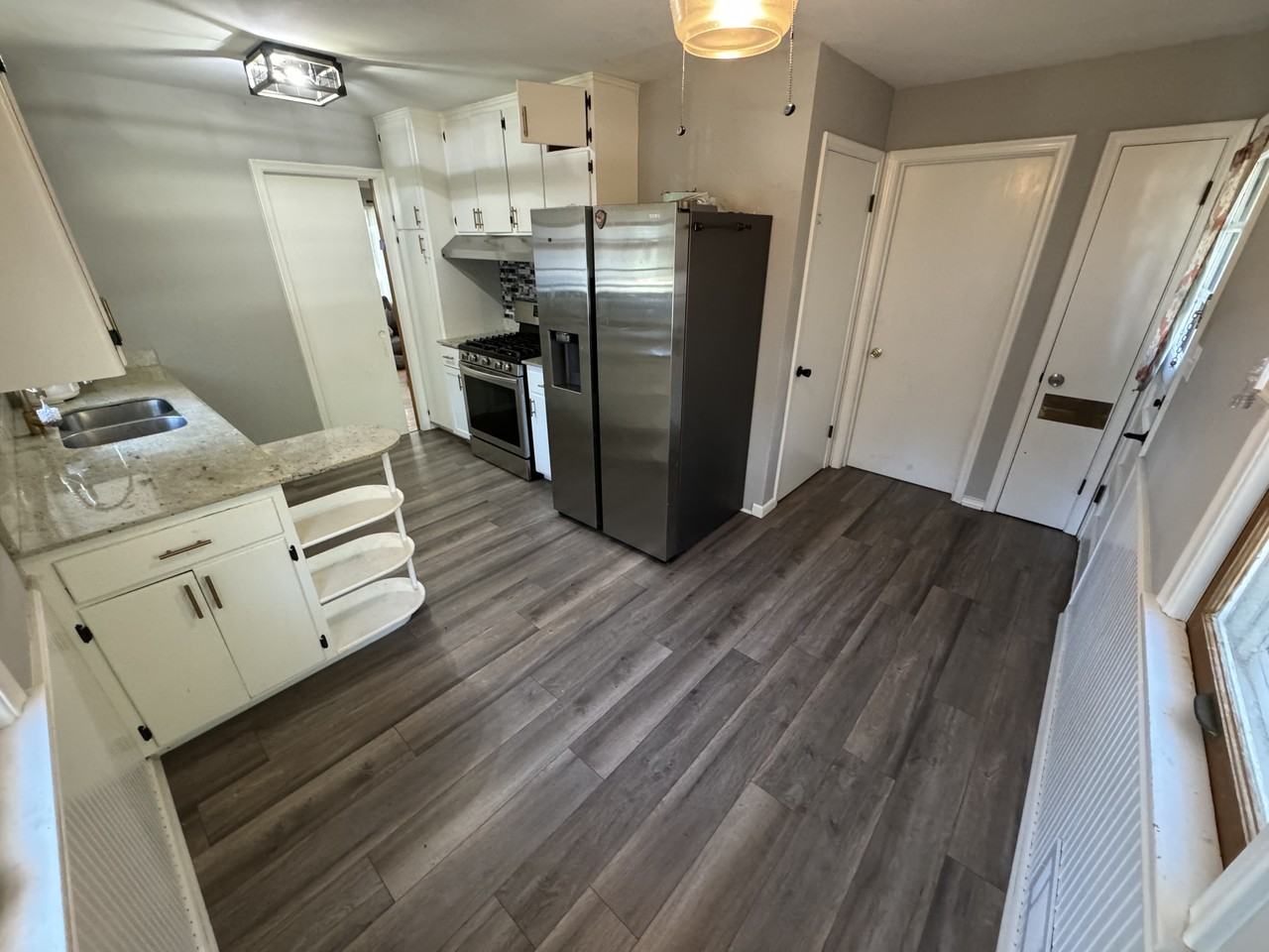 924 Barclay St #NA - Photo 3 of 27
