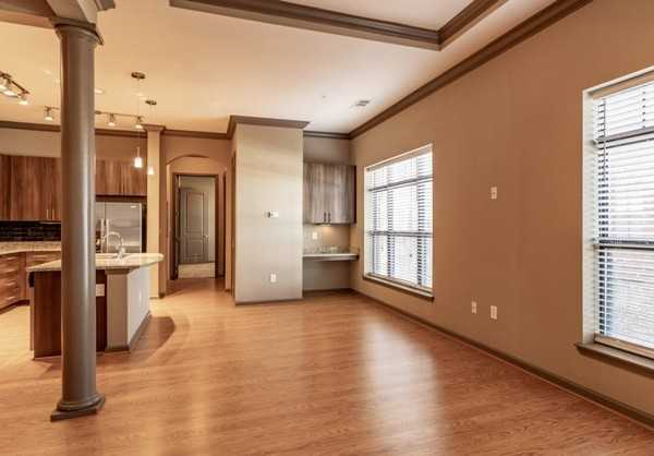 The Metro - Photo 2 of 29