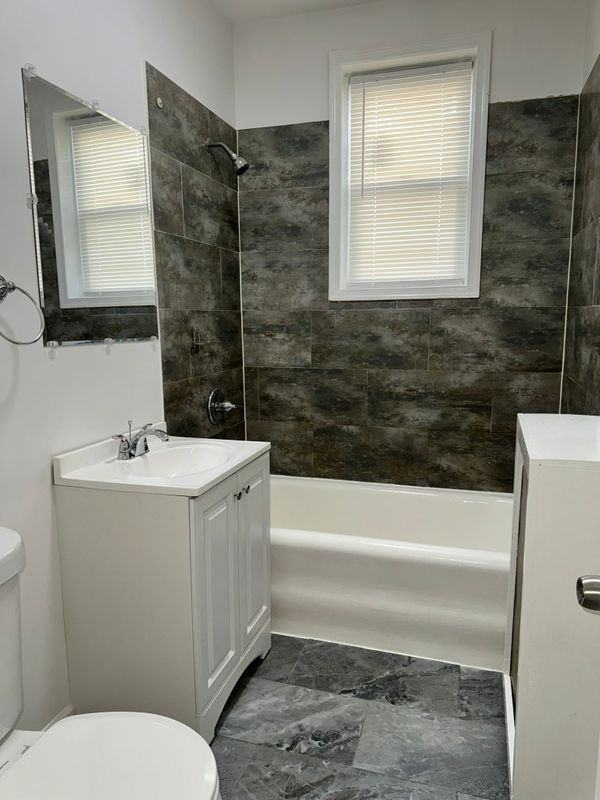 446 N 11th St ##1r - Photo 2 of 4