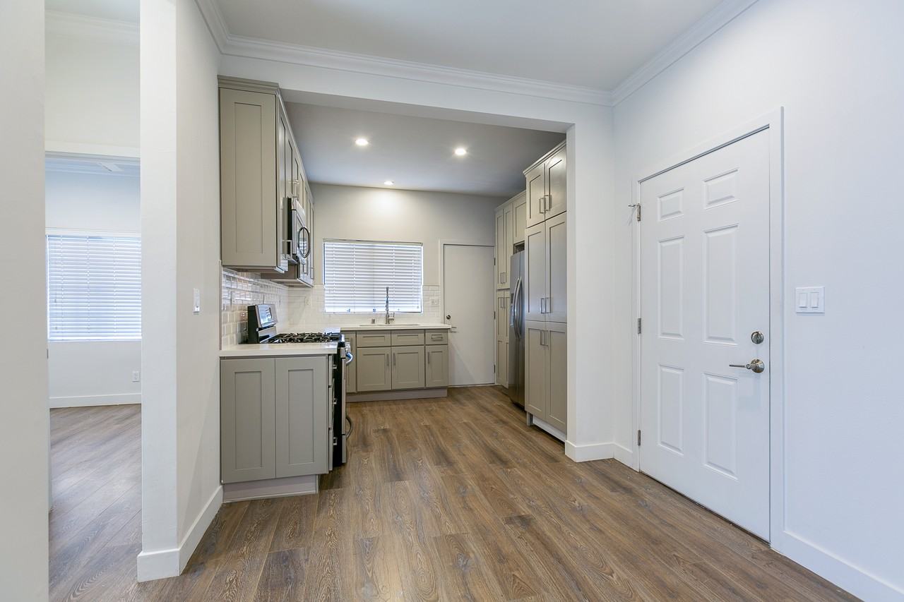 2914 9th Avenue #B - Photo 4 of 13