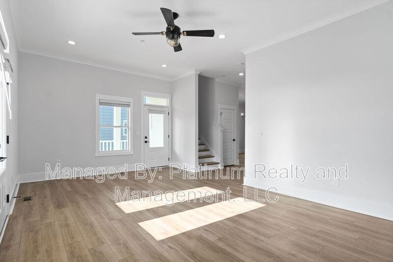 386 Augusta Ave #NA - Photo 3 of 16