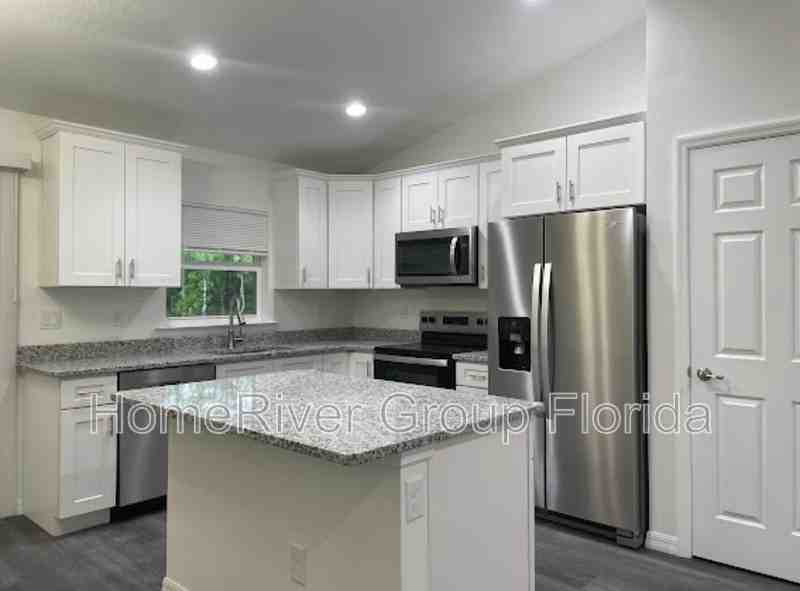 200 Nw Buena Vista Rd - Photo 2 of 17