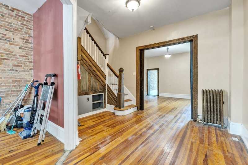 313 E 25th St - Photo 2 of 23