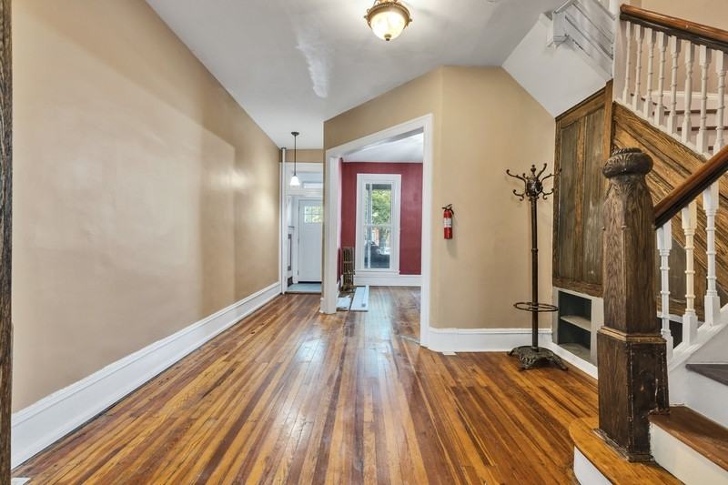 313 E 25th St - Photo 4 of 23