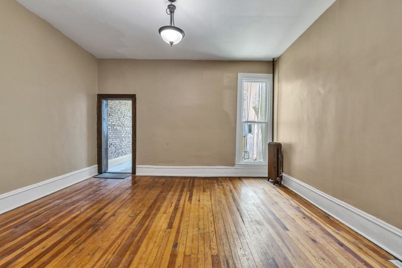 313 E 25th St - Photo 5 of 23