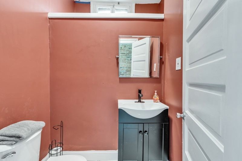 313 E 25th St - Photo 6 of 23