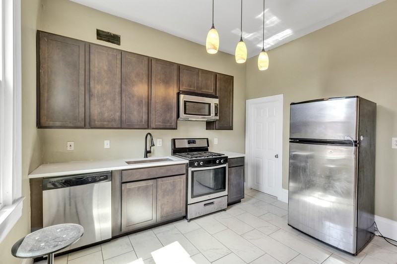 313 E 25th St - Photo 7 of 23