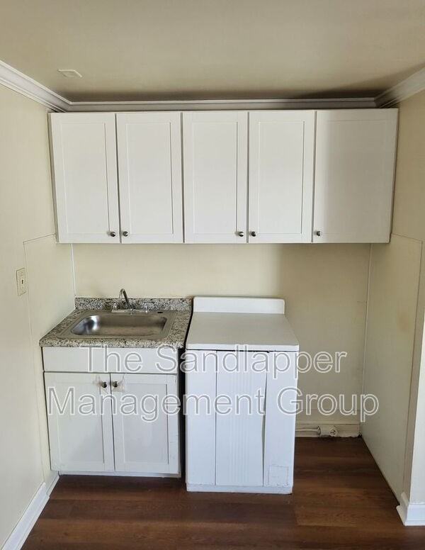 3309 Spruill Ave - Photo 4 of 7