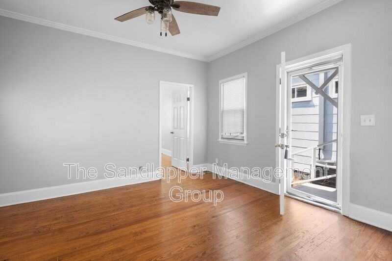 422 Race St - Photo 4 of 11