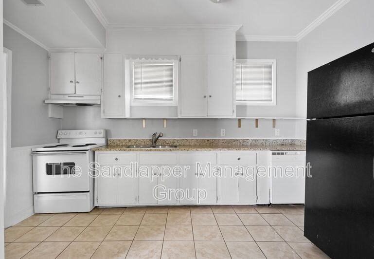 422 Race St - Photo 5 of 11