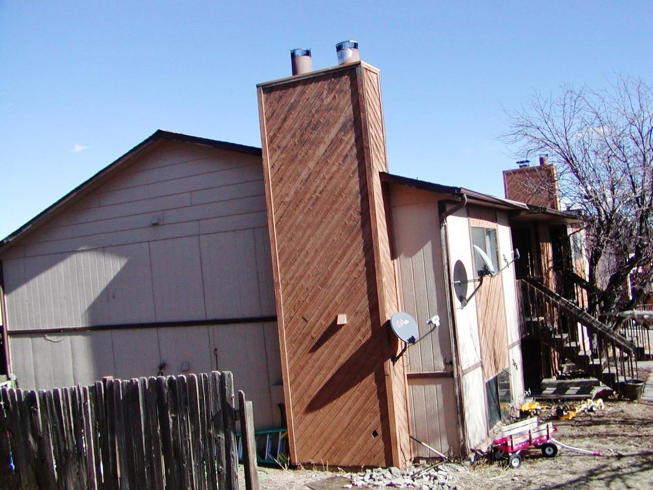 2432 Allegheny Dr - Photo 2 of 9