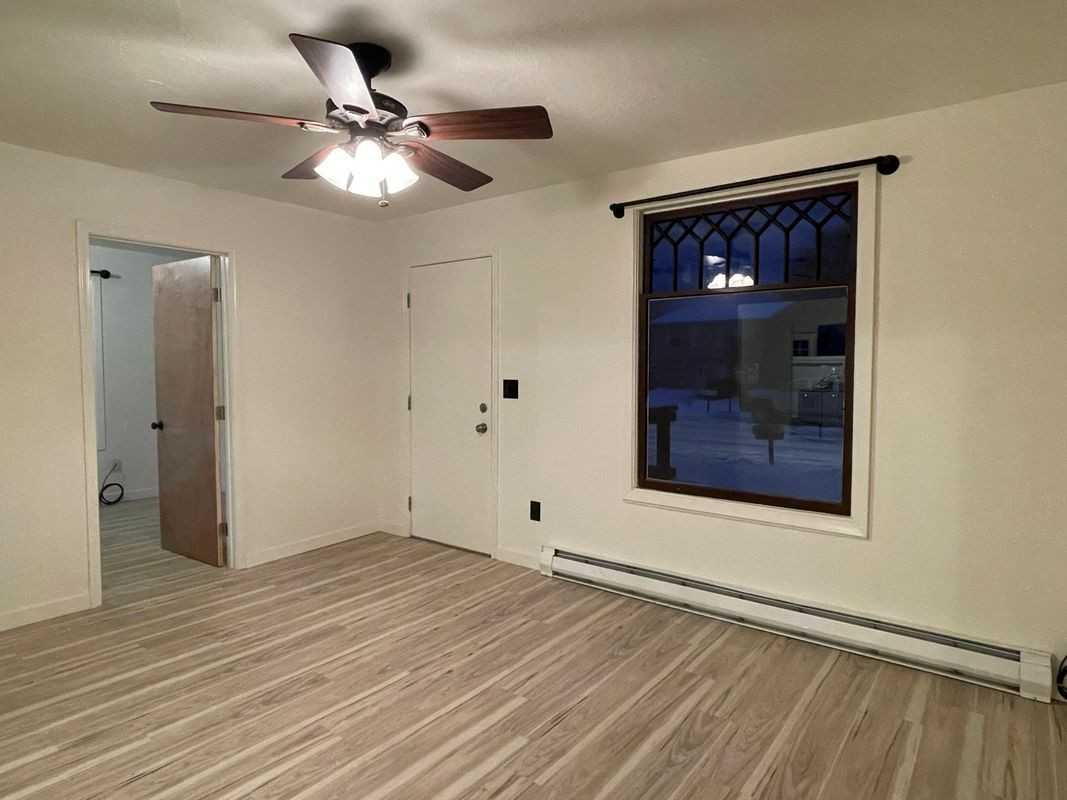 924 Stoddard St - Photo 5 of 25