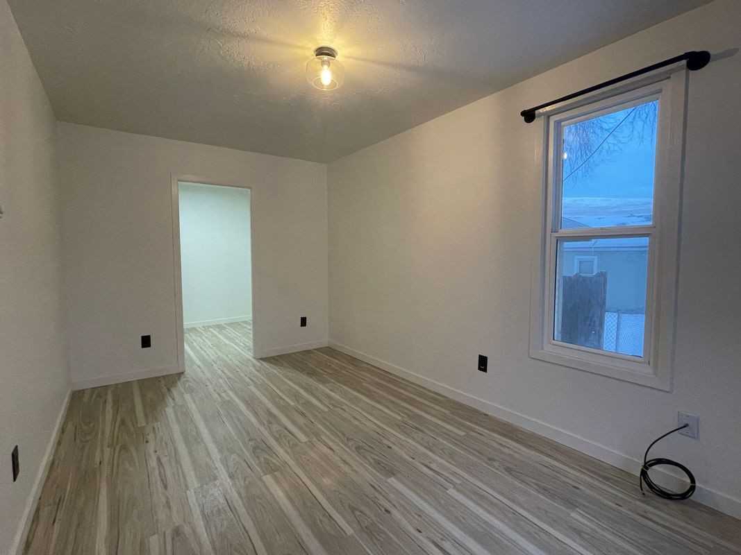 924 Stoddard St - Photo 6 of 25