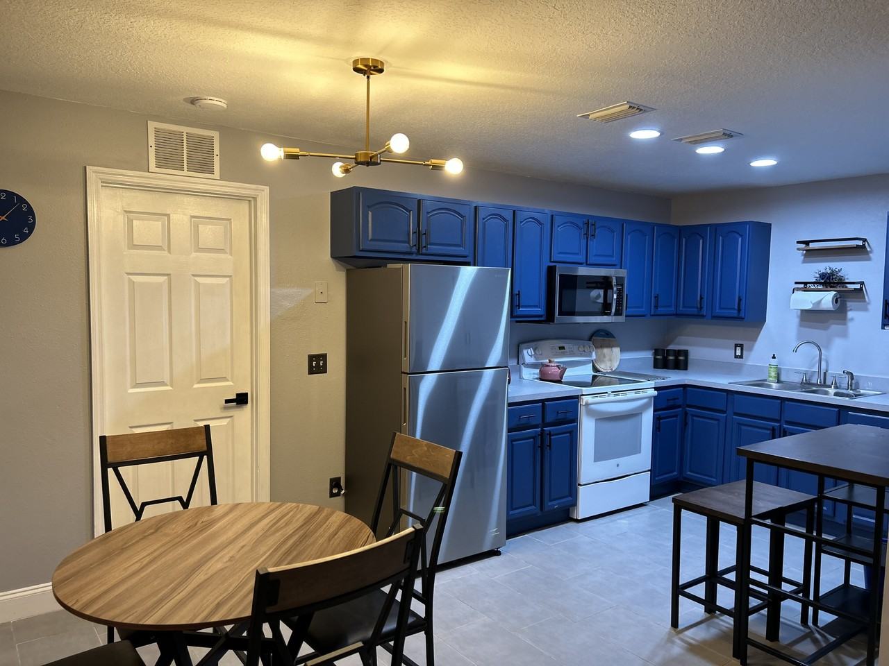 708 Ne 26th St #NA - Photo 3 of 12