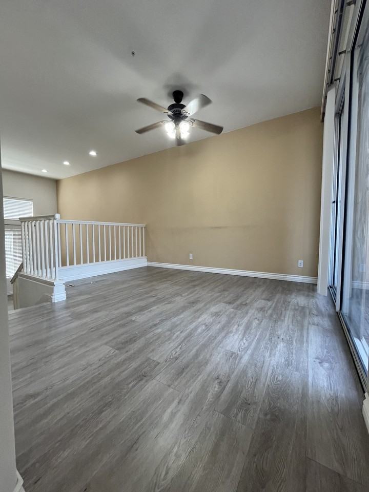 305 Marinella Aisle #305 - Photo 4 of 20