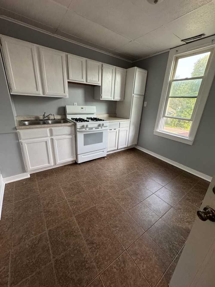 794 Edmund Ave #2 - Photo 4 of 8