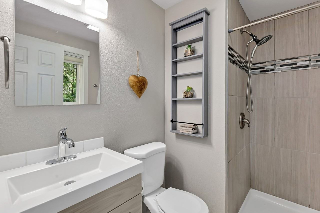 1652 Index Ave Se #NA - Photo 3 of 10