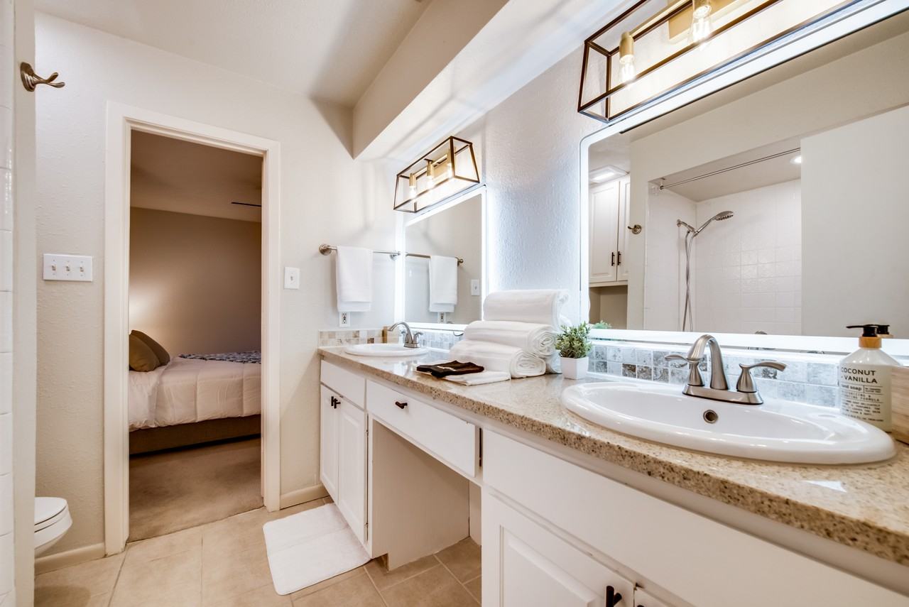 8810 Vista Oaks Cir #NA - Photo 2 of 37