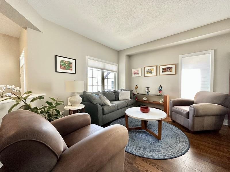 1934 Pennyroyal Cres - Photo 2 of 14