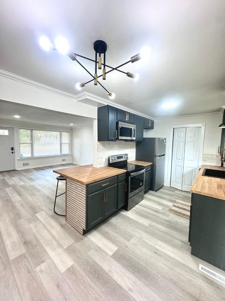 224 Candlelight Dr. - Photo 3 of 12