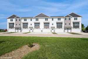 featured image of 2865 Rookwood Ln