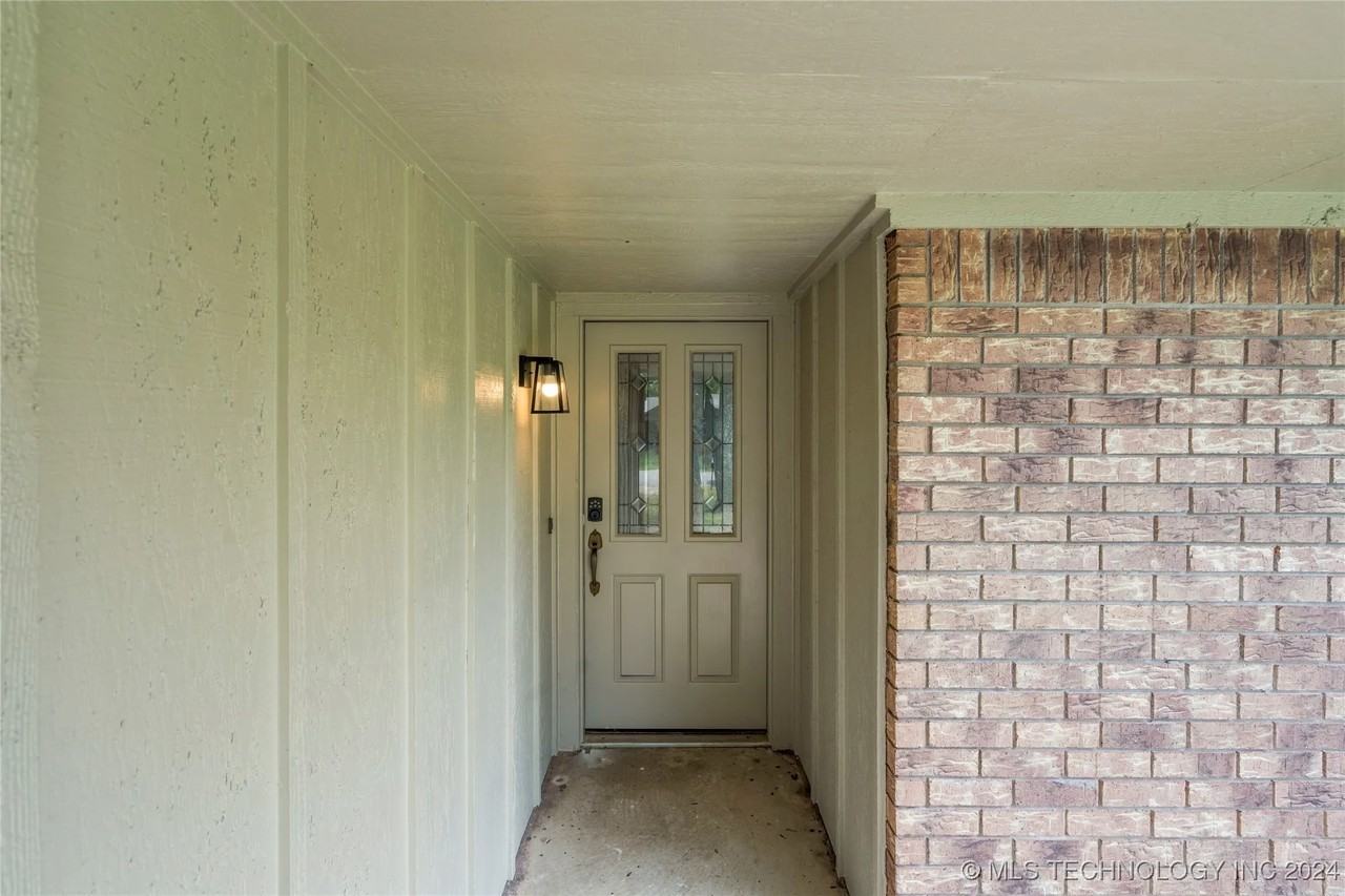 13823 South Dogwood Street - Photo 2 of 21