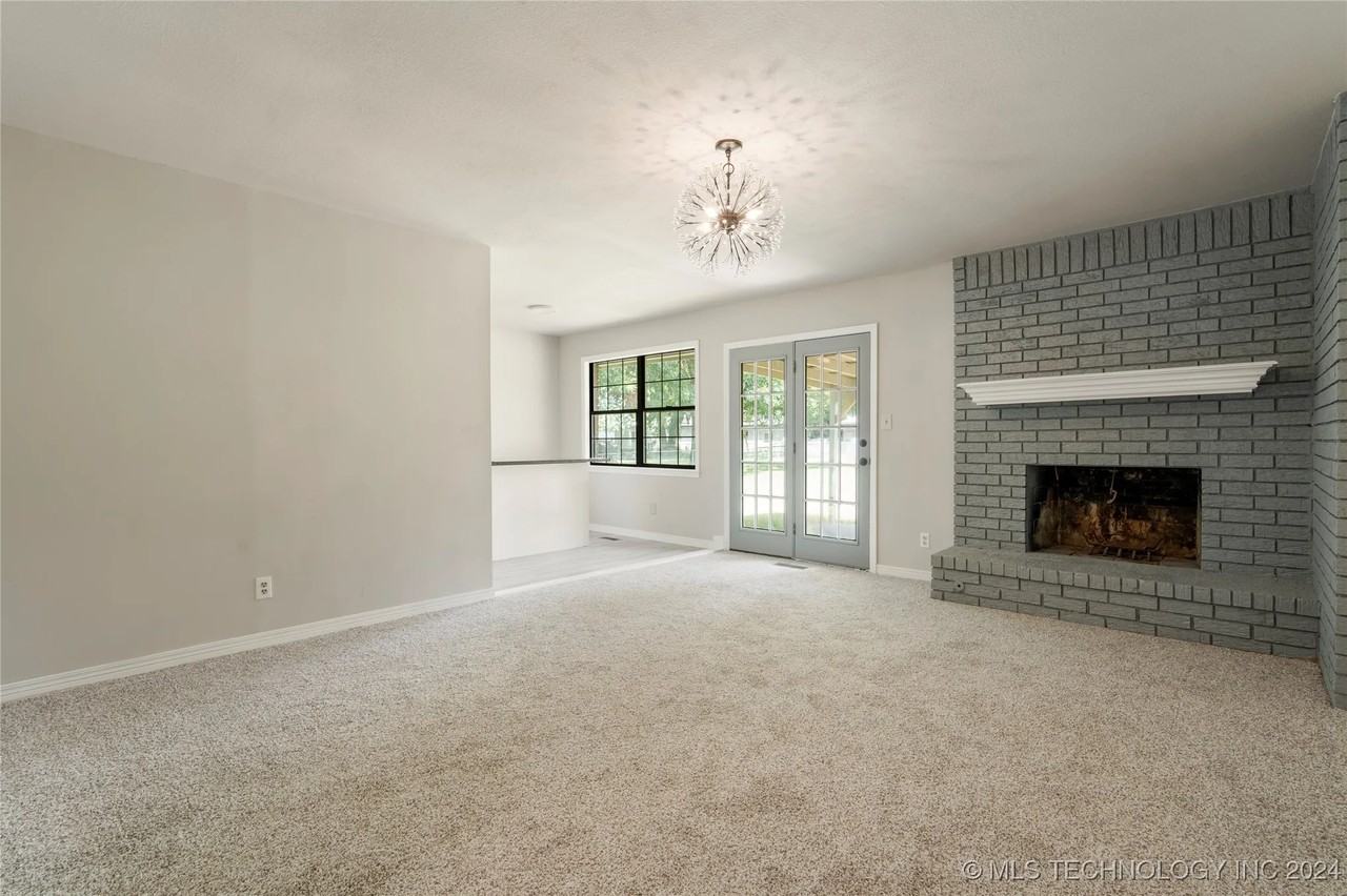 13823 South Dogwood Street - Photo 3 of 21