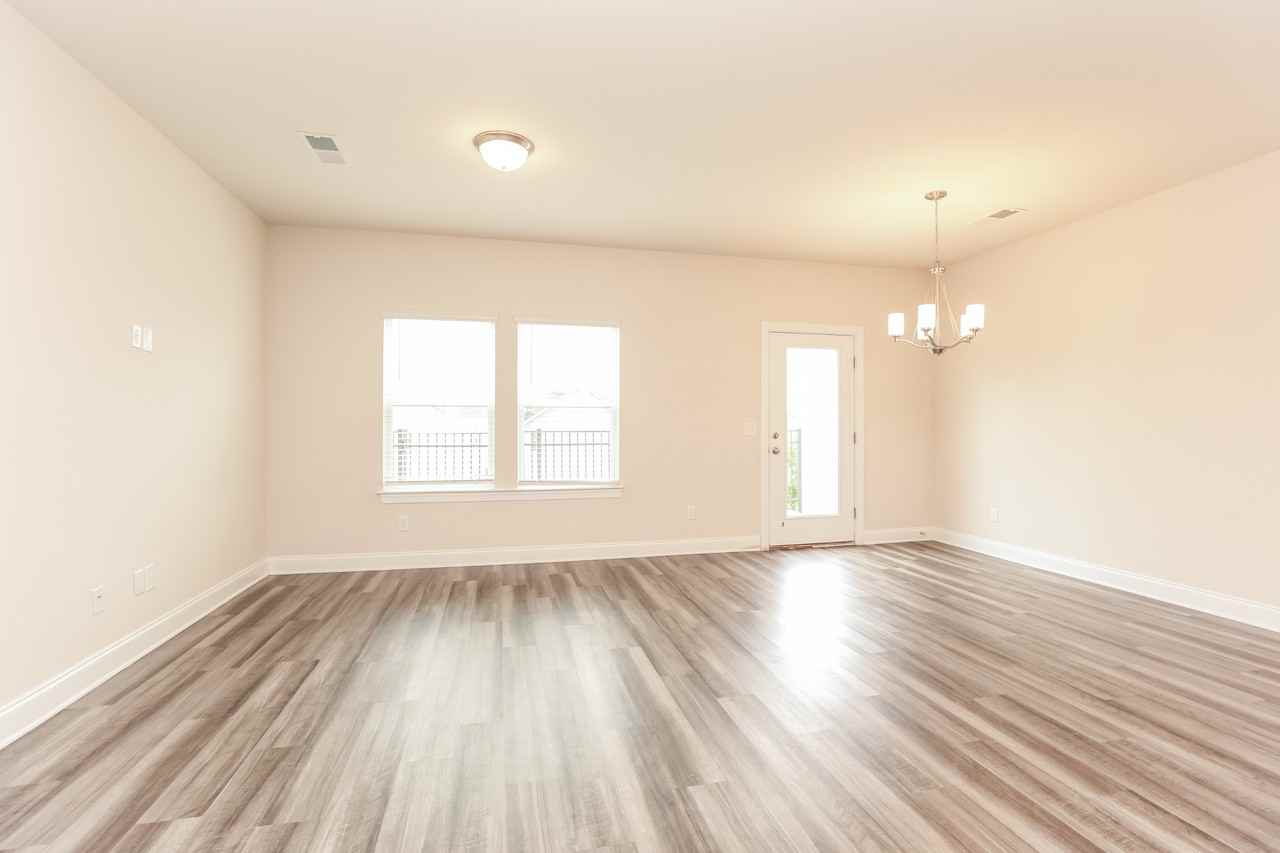 906 Oak Ridge Ln - Photo 7 of 22