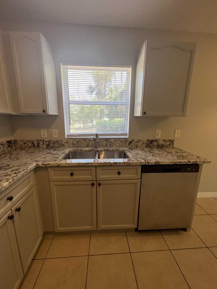 703 E Magnolia Ave - Photo 3 of 24