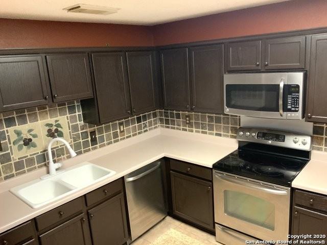 5146 Erickson Blf - Photo 4 of 25