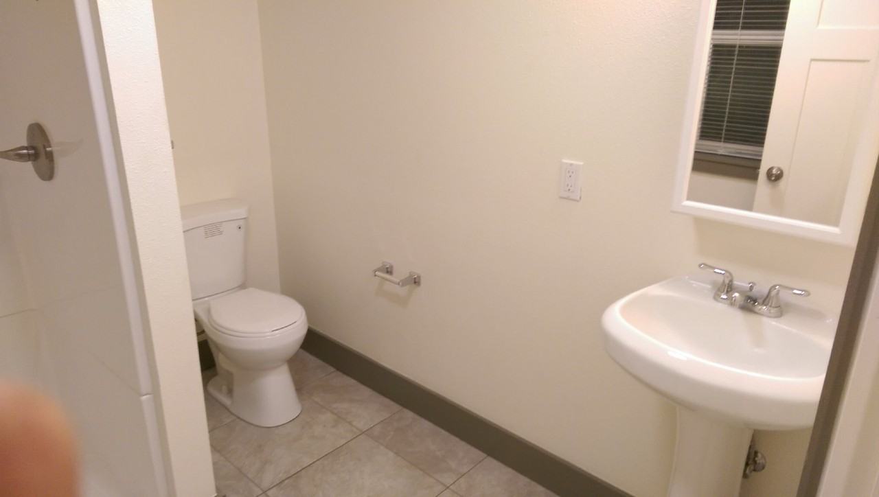 1734 James St #B - Photo 3 of 5