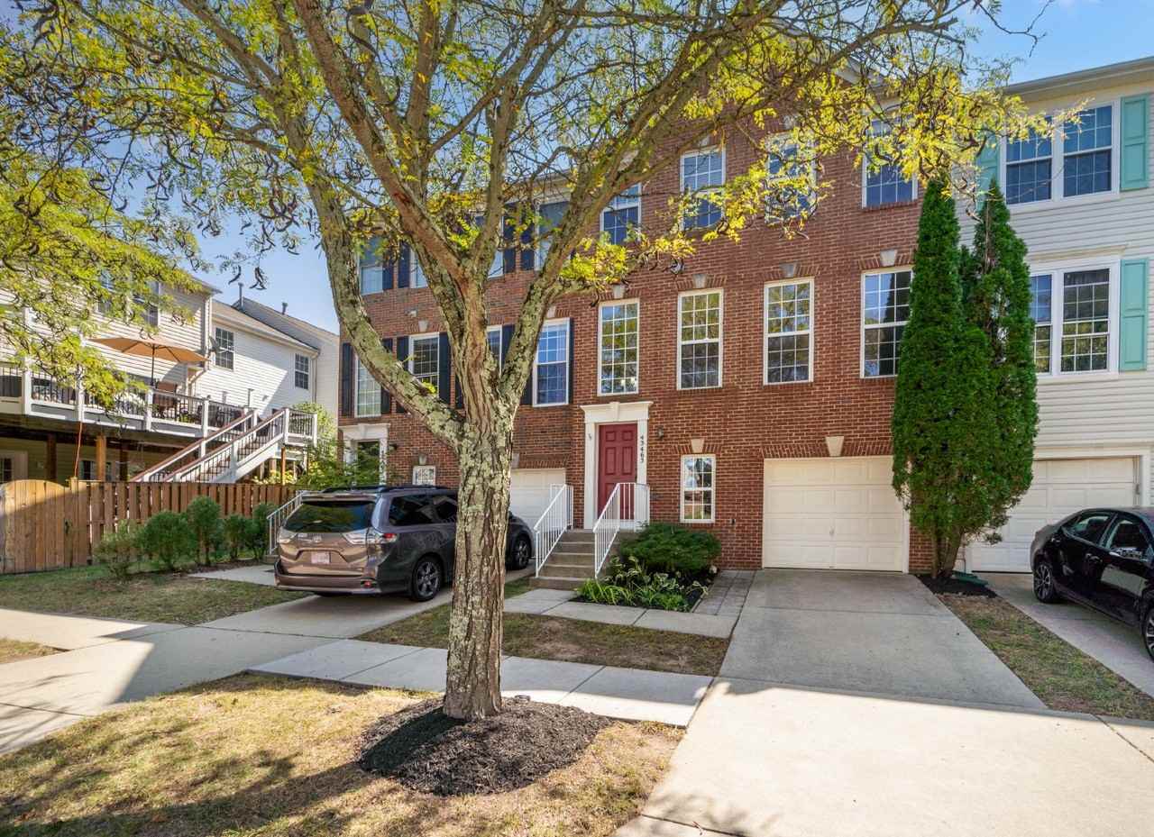 43463 Laidlow St - Photo 2 of 34