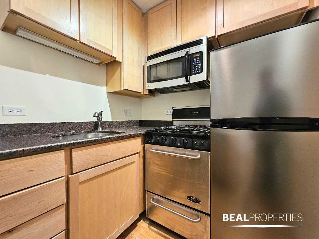 625 W Wrightwood Ave - Photo 2 of 9