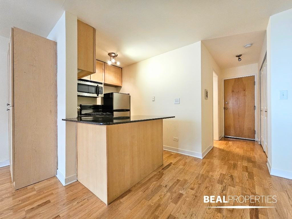 625 W Wrightwood Ave - Photo 3 of 9