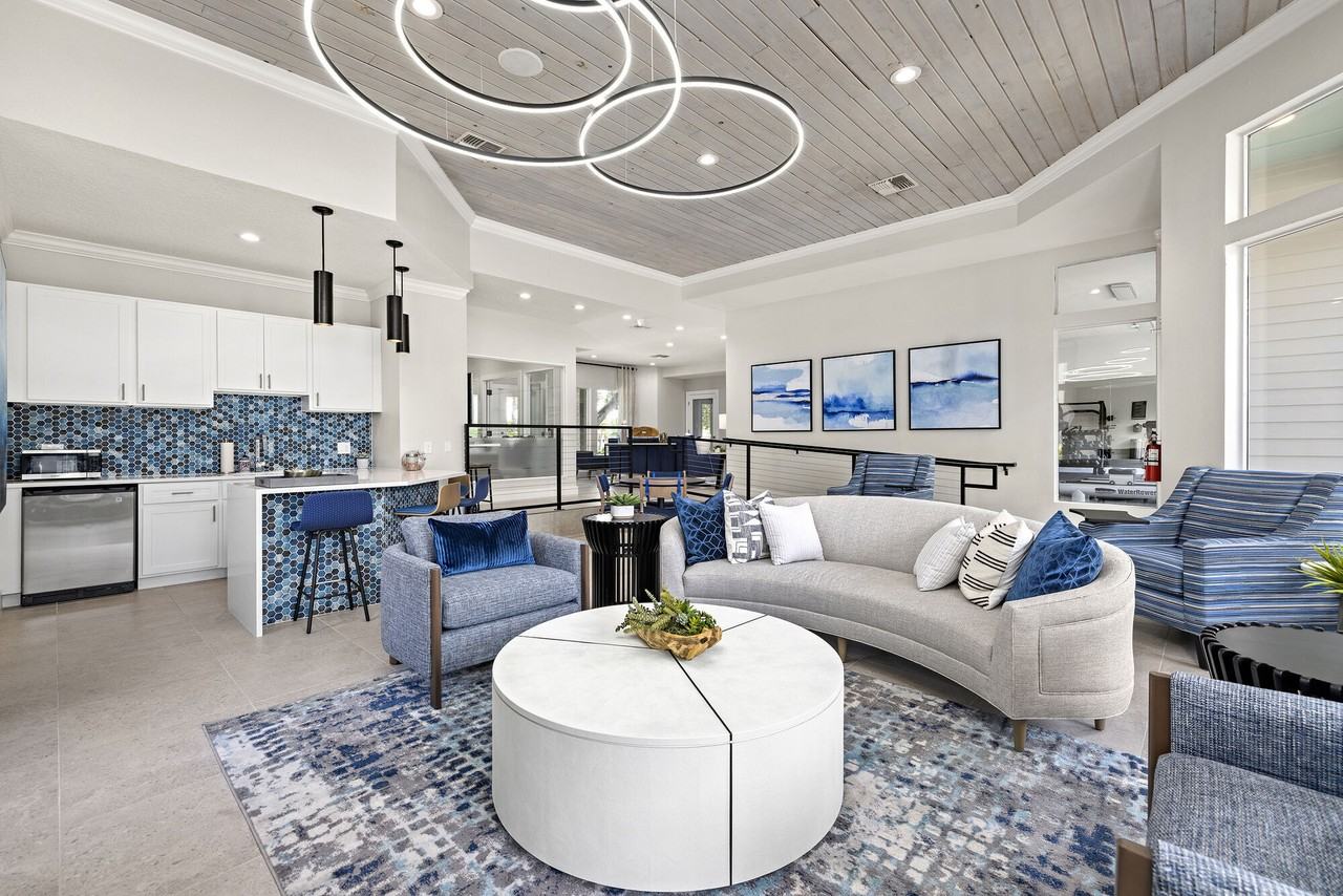 4800 Westshore - Photo 2 of 31