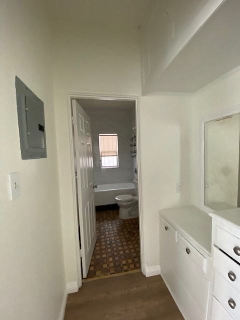 1006 W 42nd St #5 - Photo 3 of 15