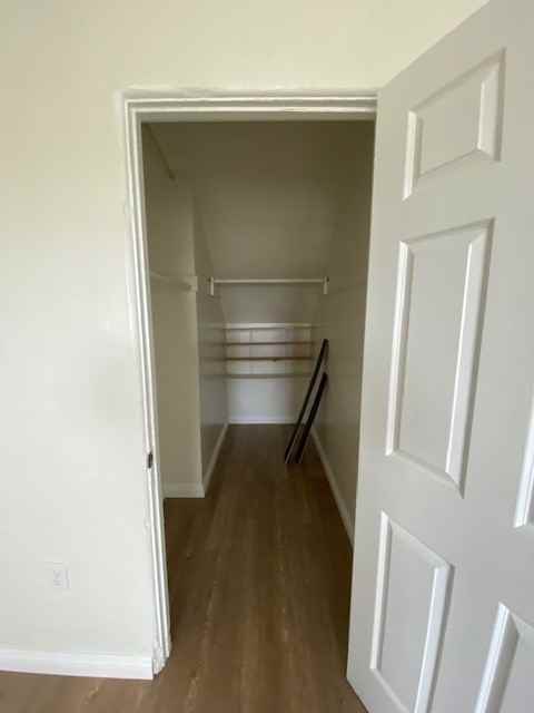 1006 W 42nd St #5 - Photo 5 of 15