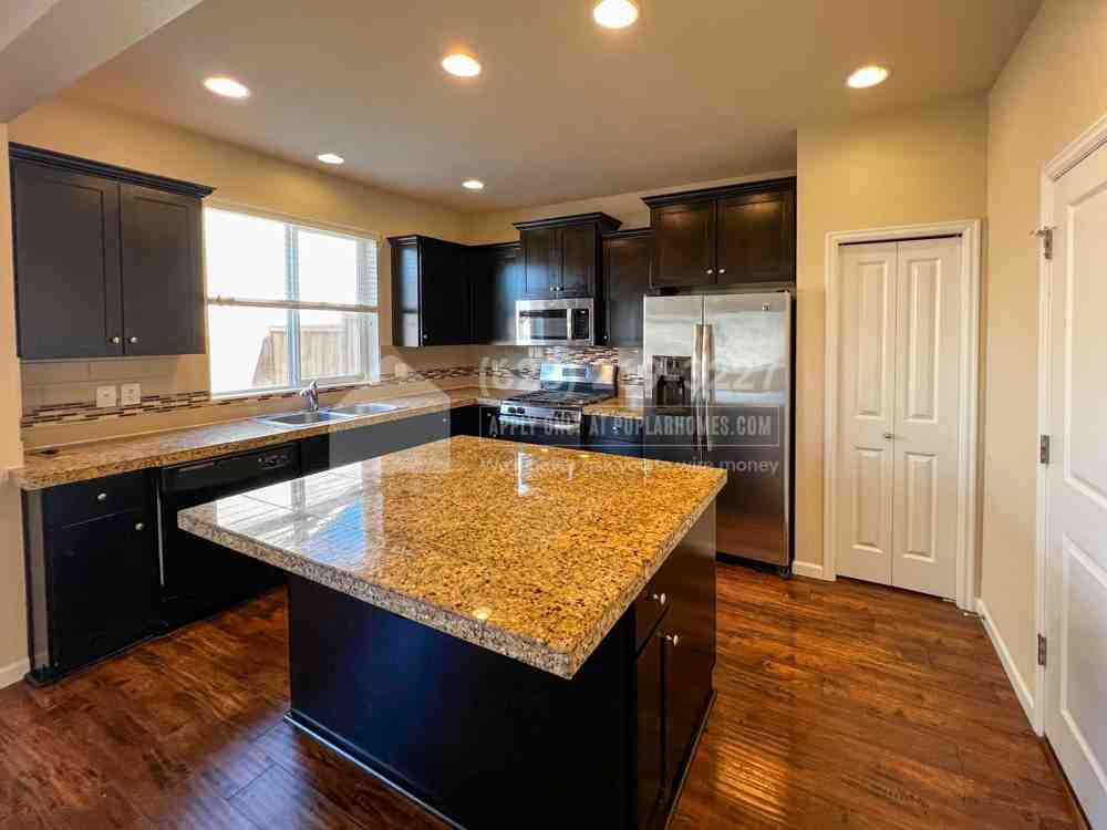 17403 Se Pinnacles St - Photo 2 of 36