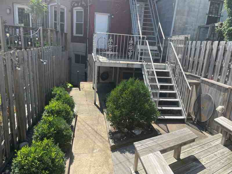 1223 Harvard St Nw - Photo 7 of 11