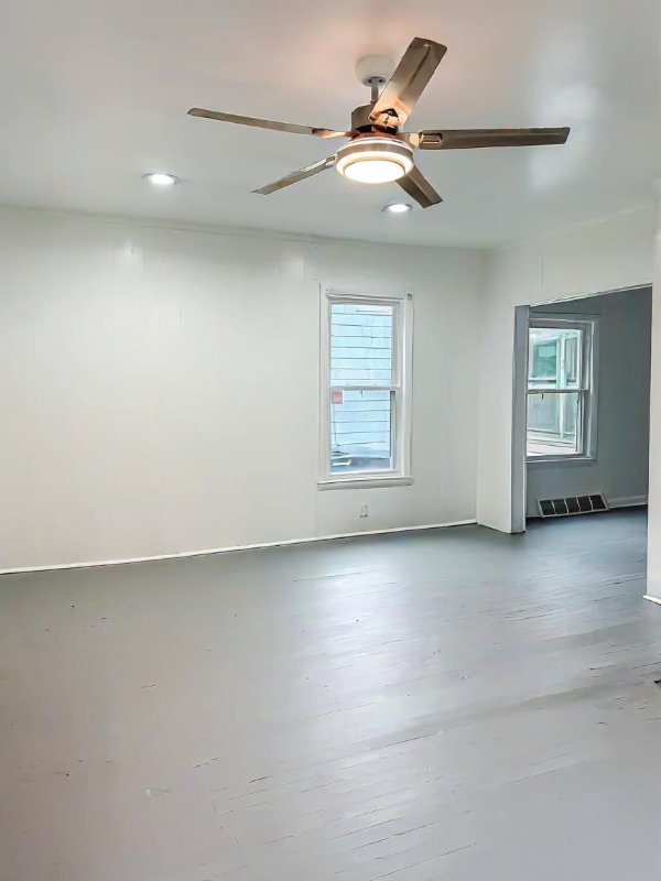 1704 1st St - Photo 2 of 9