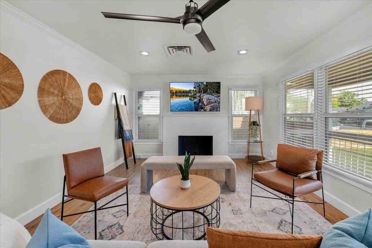 842 West Pine Avenue - Photo 5 of 36