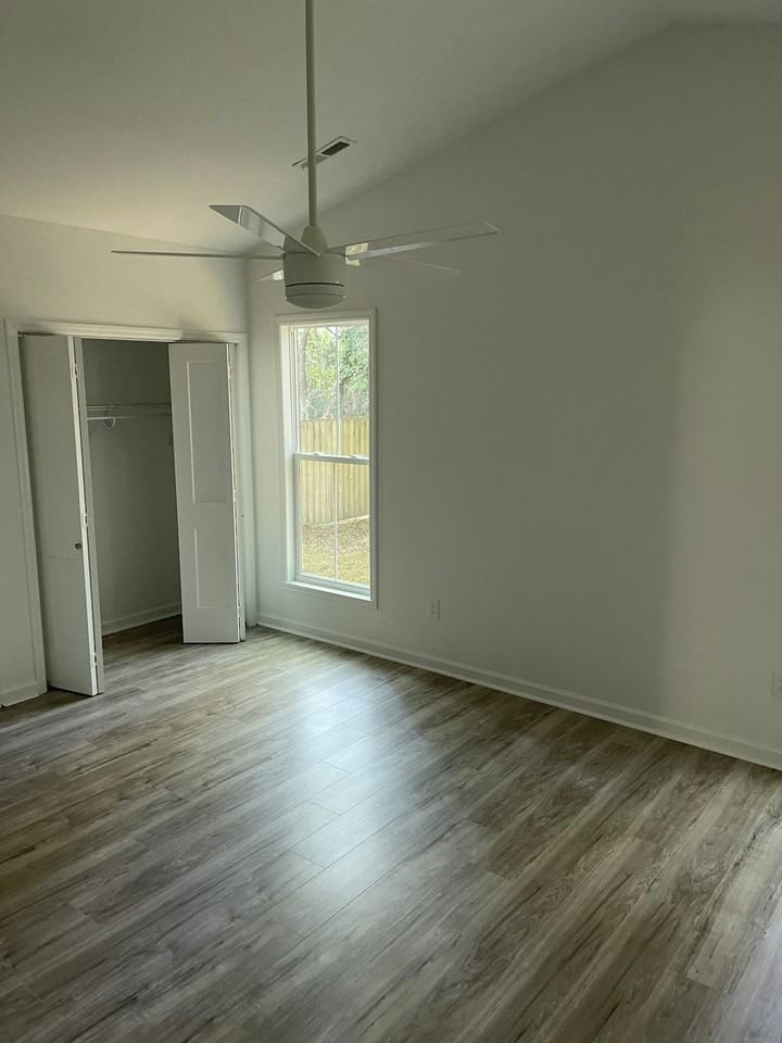 403 Bayview Drive - Photo 3 of 8