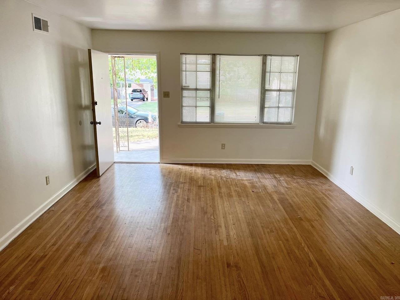 9007 Cloverhill Rd - Photo 2 of 14