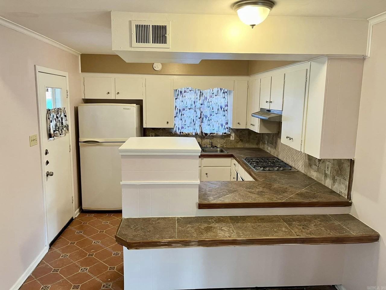 9007 Cloverhill Rd - Photo 4 of 14