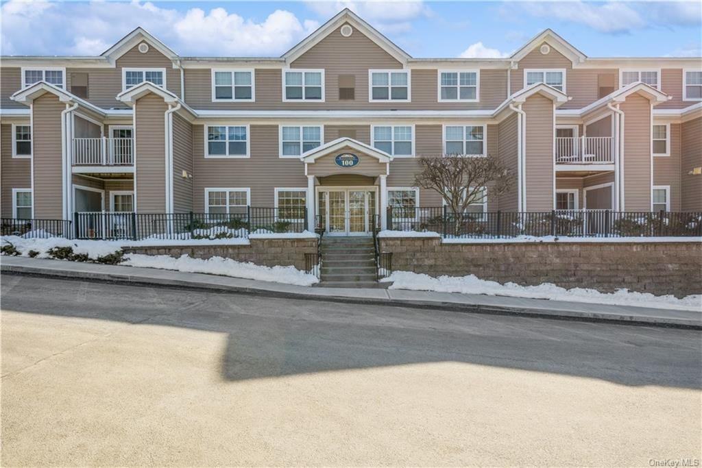 100 Woodcrest Ln - Photo 2 of 27