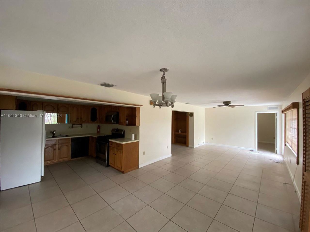 17215 Nw 77th Ct - Photo 3 of 8