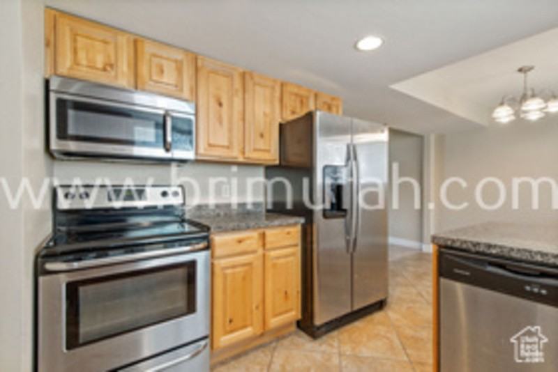 2572 E Canterbury Ln - Photo 3 of 19