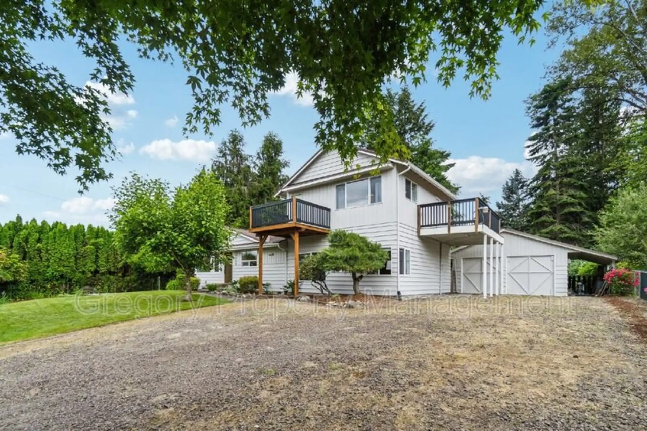 16004 Market St - Photo 3 of 31